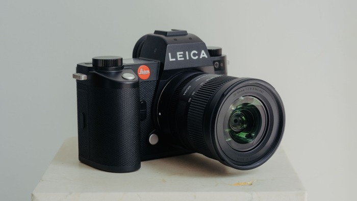 라이카 SL 바디에 장착된 시그마 20-60mm F2.8-4 DG Contemporary (L마운트)