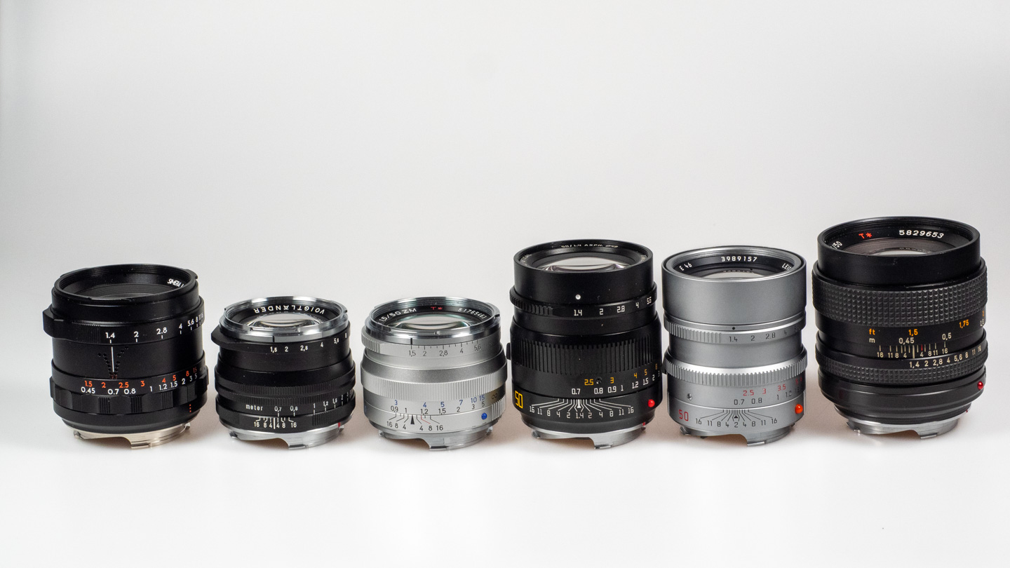 빠른 50mm들. 왼쪽부터 Thypoch Simera 50/1.4, Voigtländer Nokton 50/1.5 VM, Zeiss C Sonnar 50/1.5 ZM, TTArtisan 50/1.4, Leica Summilux 50/1.4 ASPH V1, Skyllaney 변환 Zeiss Planar 50/1.4