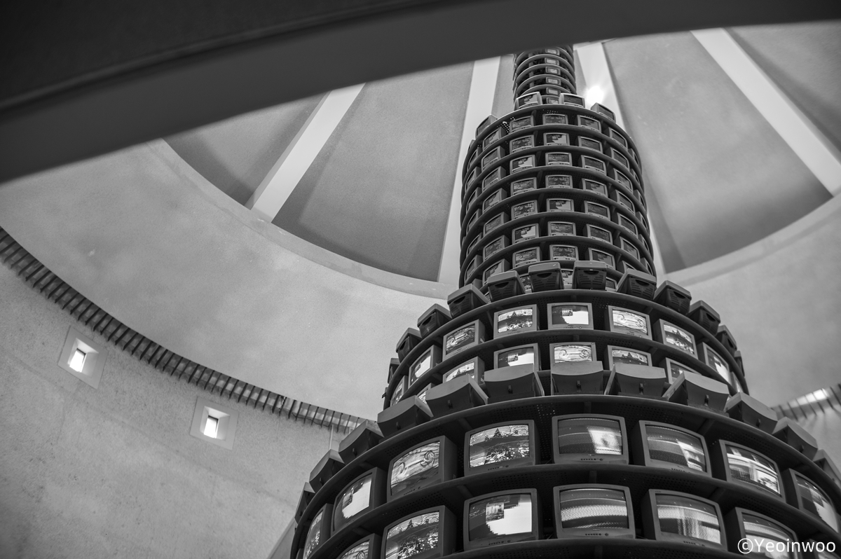 L1005227_bw.jpg
